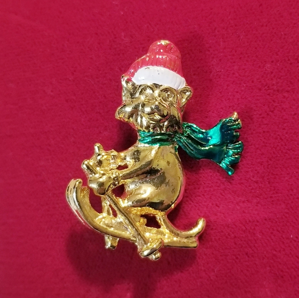 Cat Skiing Pin Red Green Gold New Vintage Santa Hat